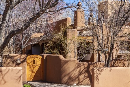 Alle gebouwen in Santa Fe zijn in adobe stijl gebouwd